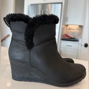 UGG Black Wedge Ankle Boots Shearling Lined Size 7